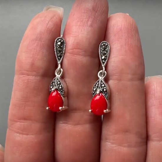 Серьги 'Лилия' с кораллом и марказитами